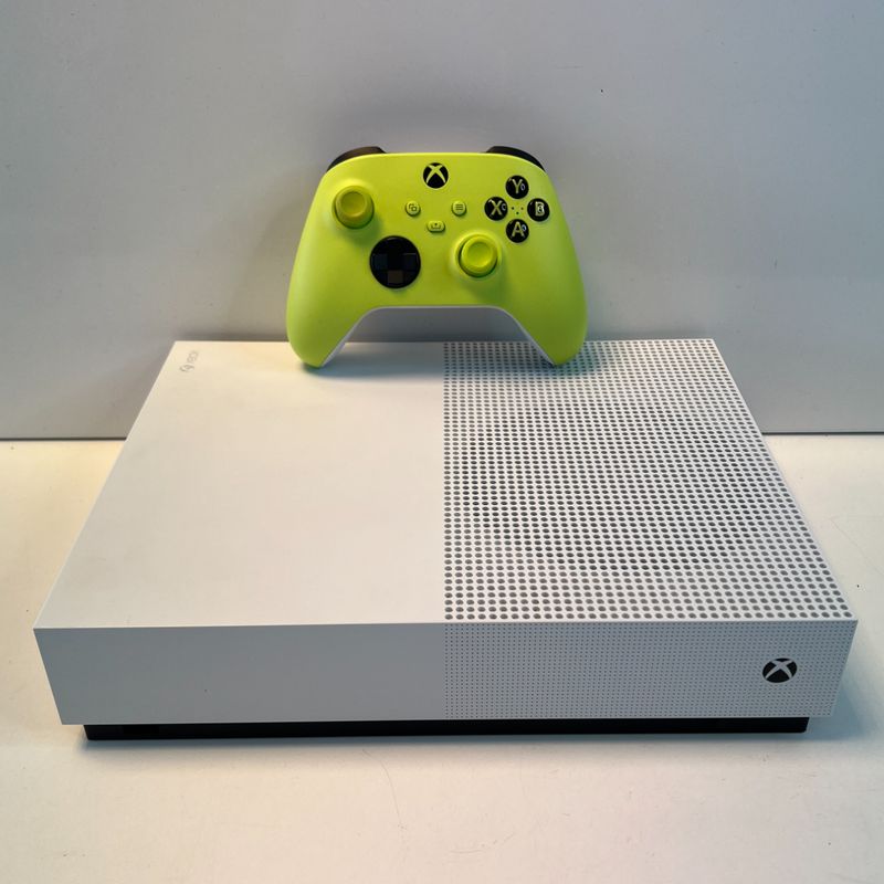 Microsoft Xbox One S Wit 500GB + Gele Controller  |  Nette Staat