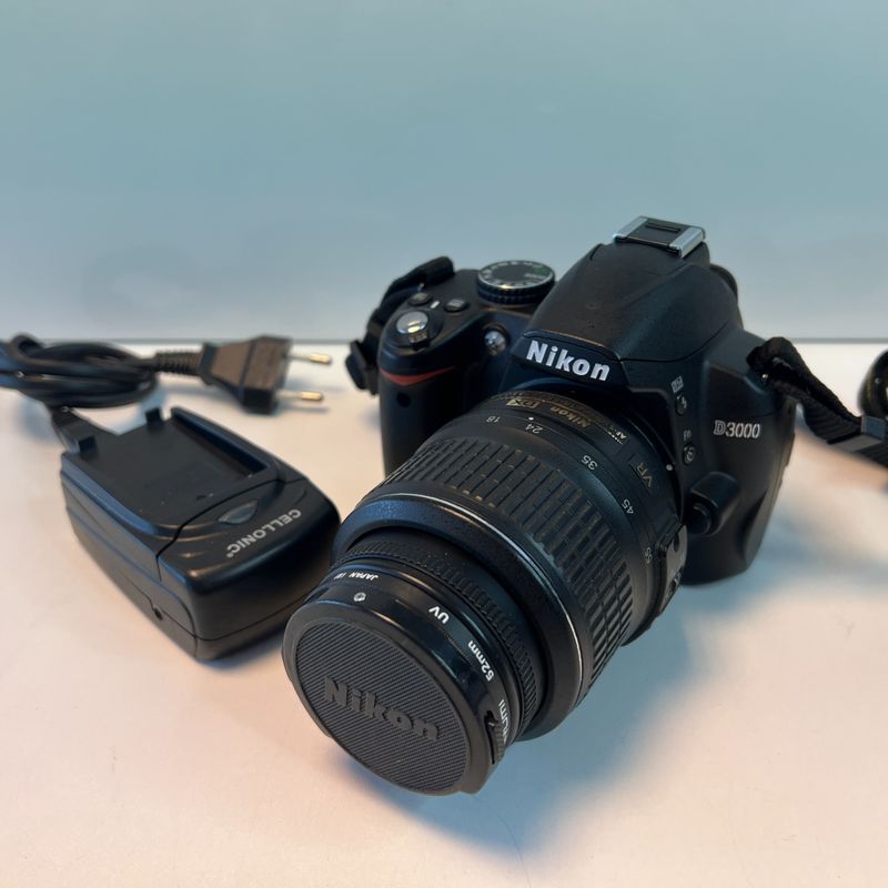Nikon D3000 Camera + Nikon DX 18-55mm 3.5-5.6G Kitlens