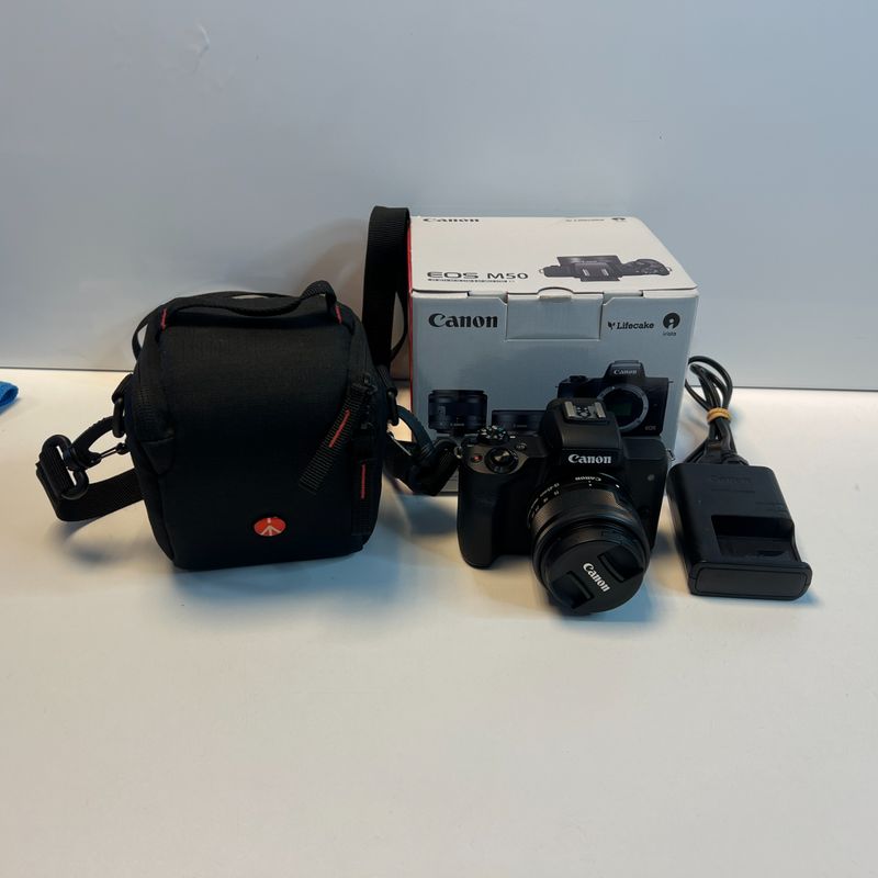 Canon EOS M50 + 15-45mm + oplader | Flitser Defect!