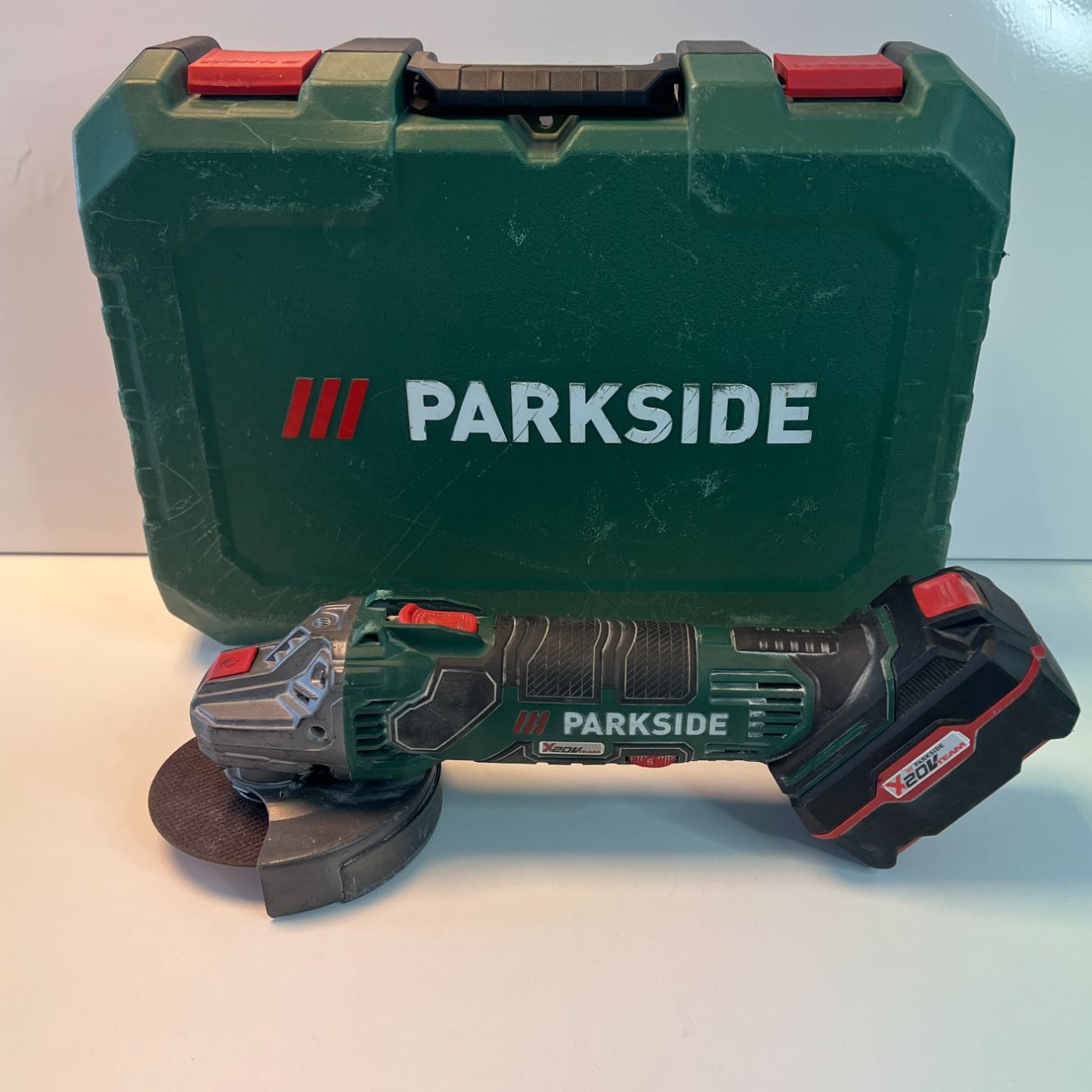 Parkside PWSA 20-LI F4 20V Haakse slijper + 2 accu&#39;s + lader