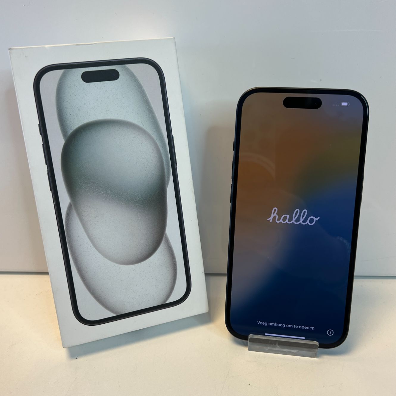 Apple iPhone 15 256GB Zwart | 100% | NIEUWSTAAT!