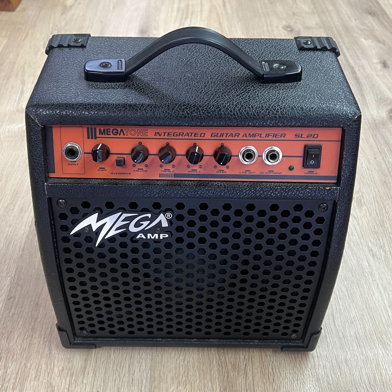 Megatone Mega AMP SL-20 Gitaarversterker