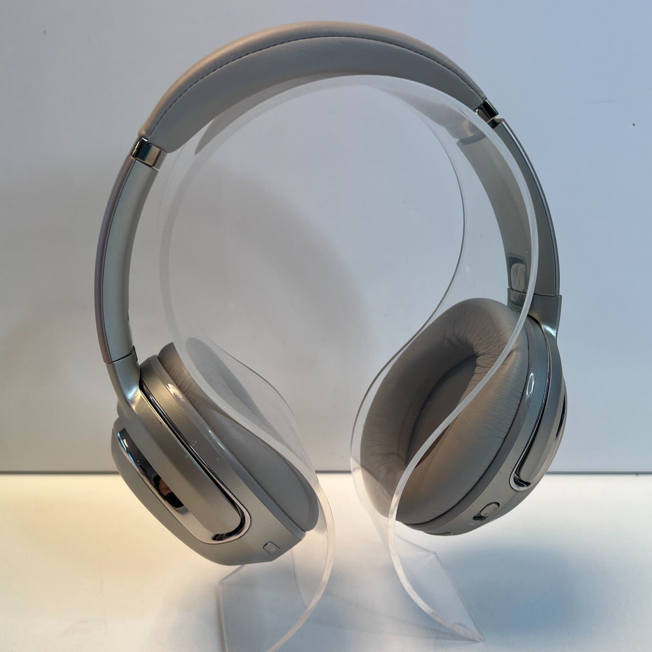 JBL Tour One M2 Champagne | Nette staat
