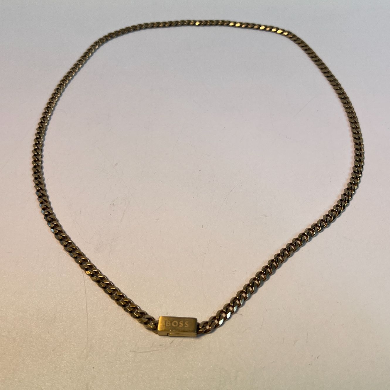 Hugo Boss Ketting Goud Kleurig | Nette Staat