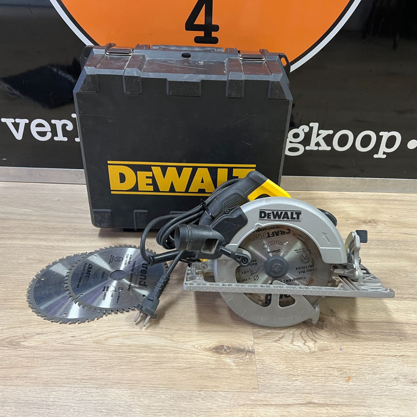 DeWalt DWE576 QS Cirkelzaag + Zaagbladen | Nette staat