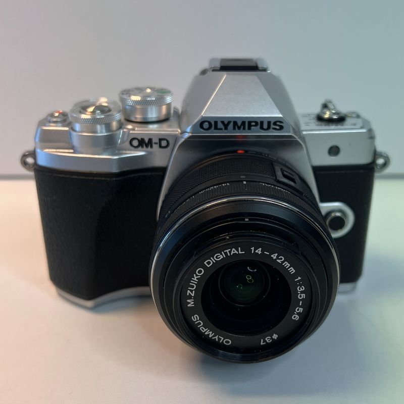 Olympus OM-D E-M10 III + 14-42mm 3.5-5.6 II R MSC