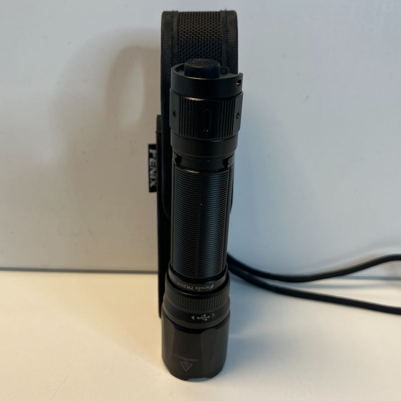 Fenix TK20R Zaklamp | Nette Staat