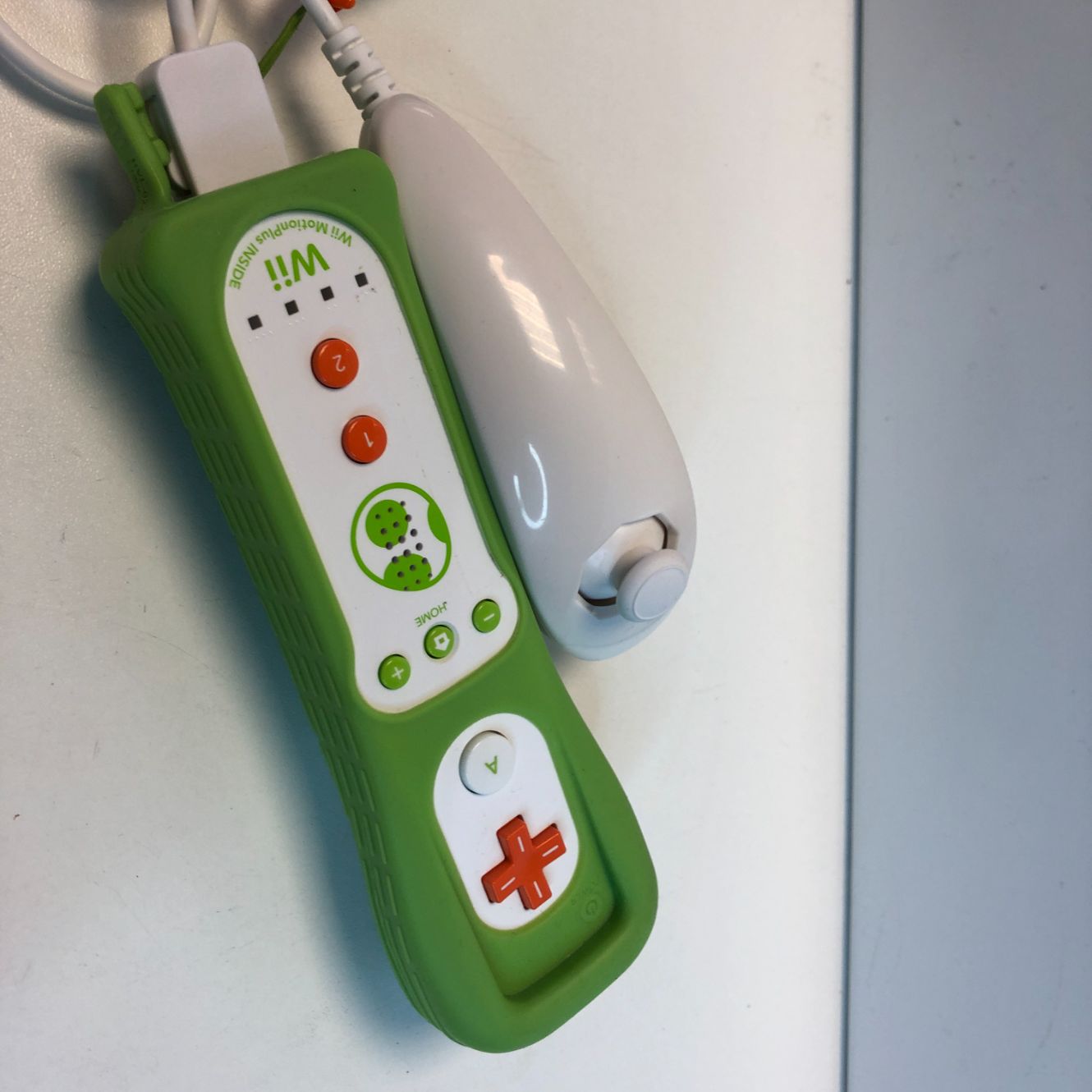 Nintendo Wii Controller + Nunchuck Yoshi + MotionPlus