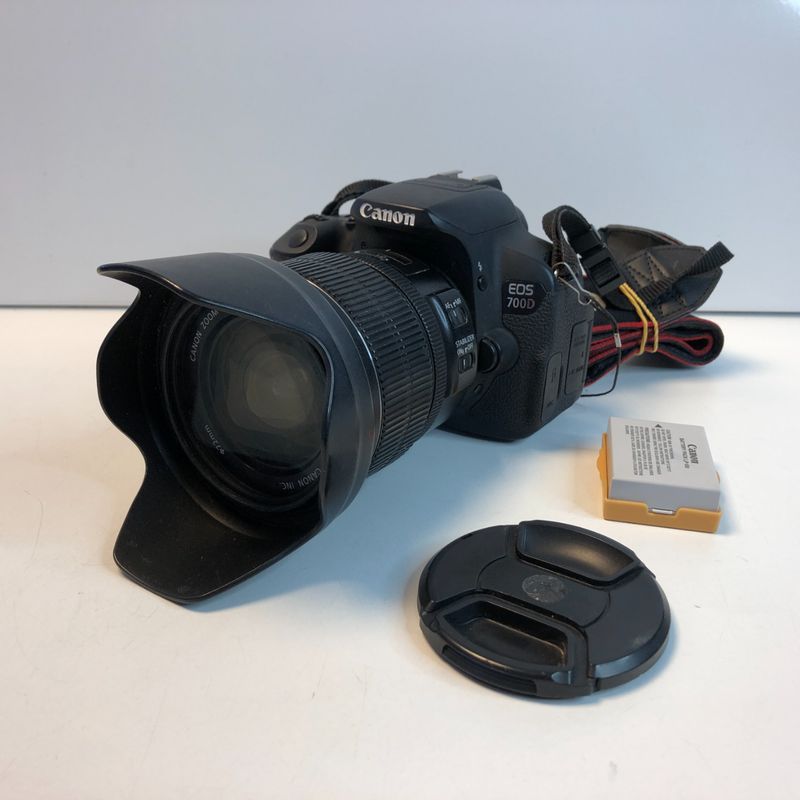 Canon EOS 700D + EF-S 15-85mm Lens + 2x Accu | Nette Staat