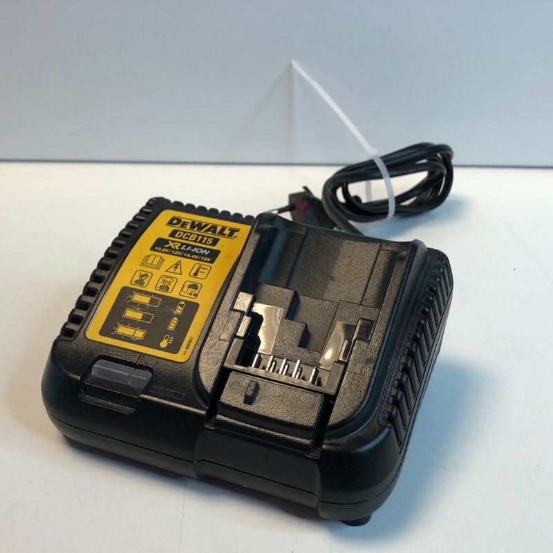 DeWalt DCB1104 Acculader | Gebruikt