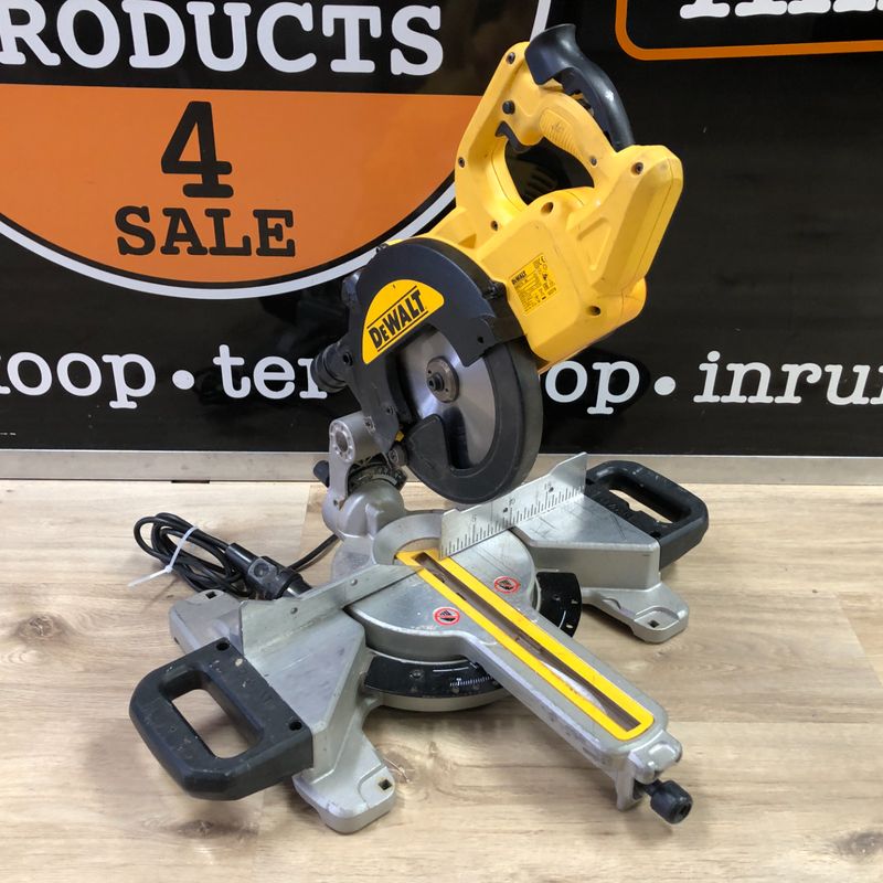 DeWalt DWS774-QS Afkortzaag | Gebruikt
