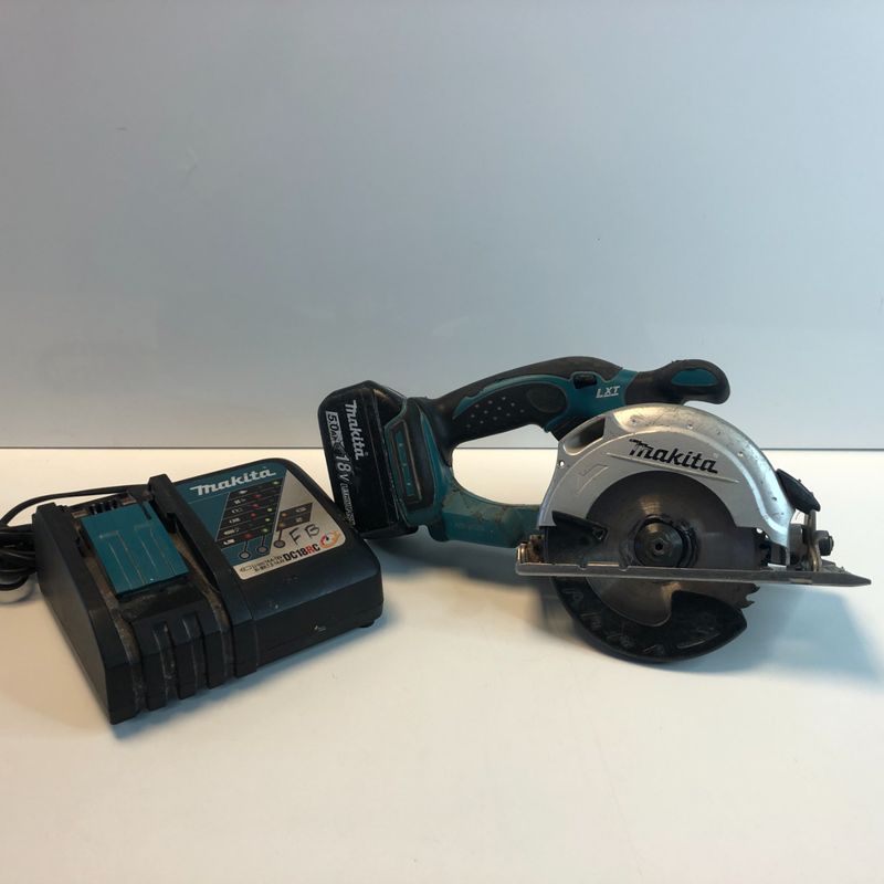Makita DSS501 18V Handcirckelzaag + lader en accu | Gebruikt