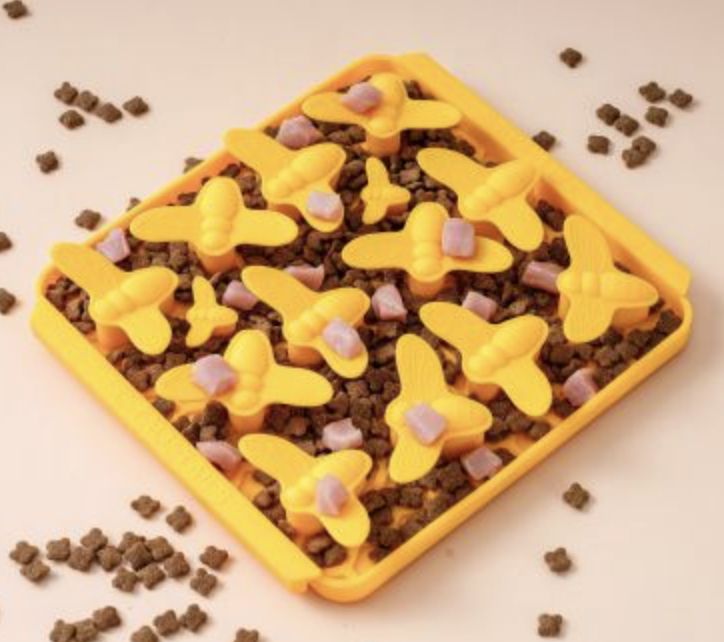 Tall Tails 8&quot; Silicone Foraging Mat- Busy Bee