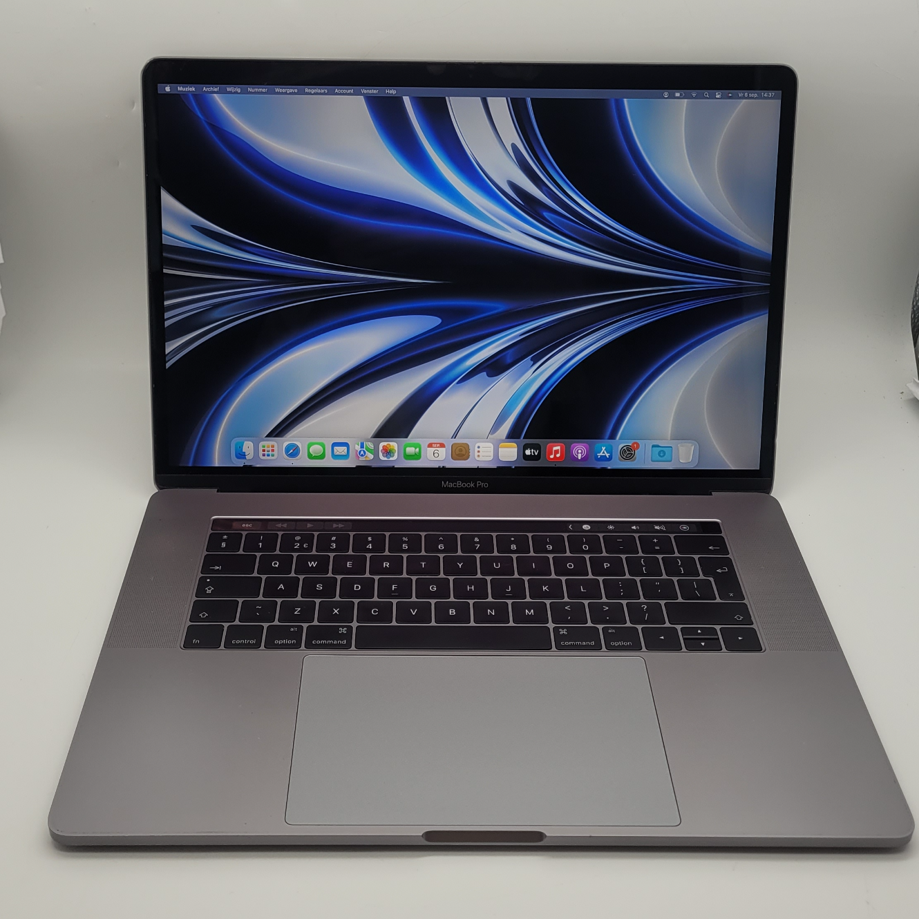 Apple Macbook Pro 2016 15.4 Inch Met Touchbar - In Nette Staat