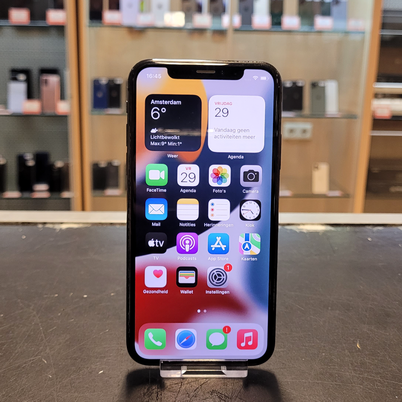 Apple iPhone X 64GB Accu 80% iOS 16 | Black - In Nette Staat