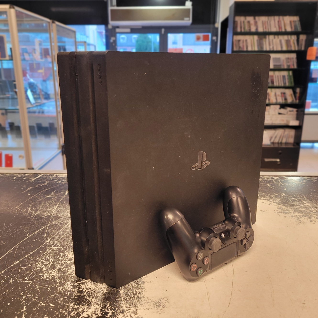 Sony PlayStation 4 Pro 1TB Spelcomputer - In Nette Staat