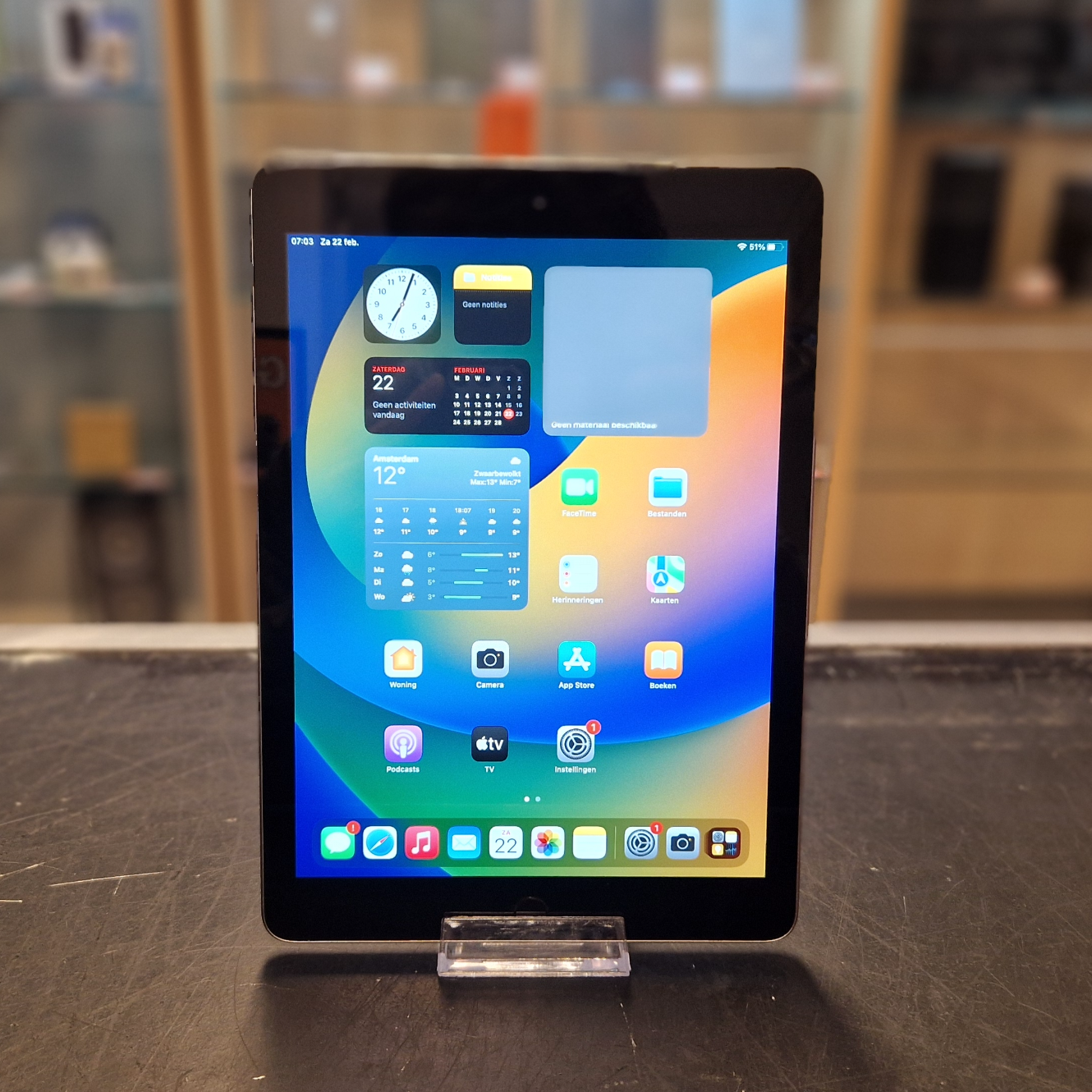 Apple iPad 5th Generation 32GB iOS 16 - In Nette Staat