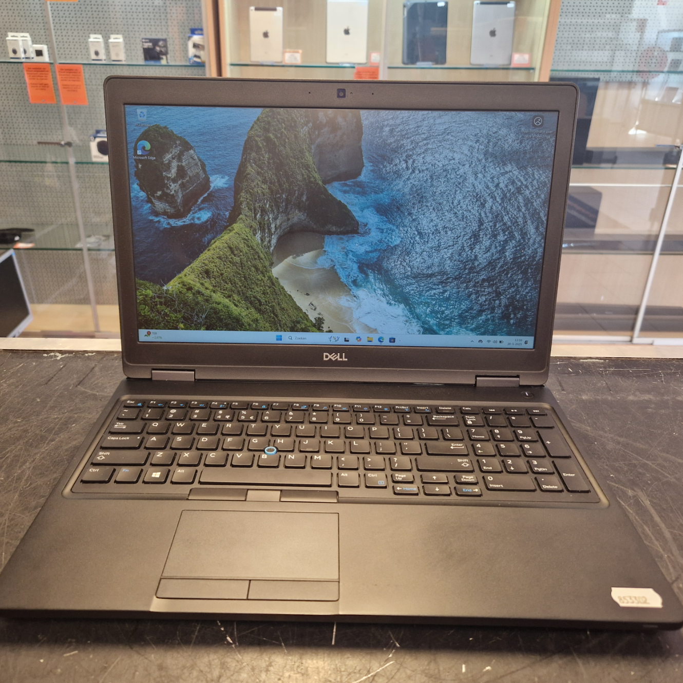 Dell Latitude 5590 Intel Core i7-8650U 8GB 256GB SSD Windows 11 - In Nette Staat