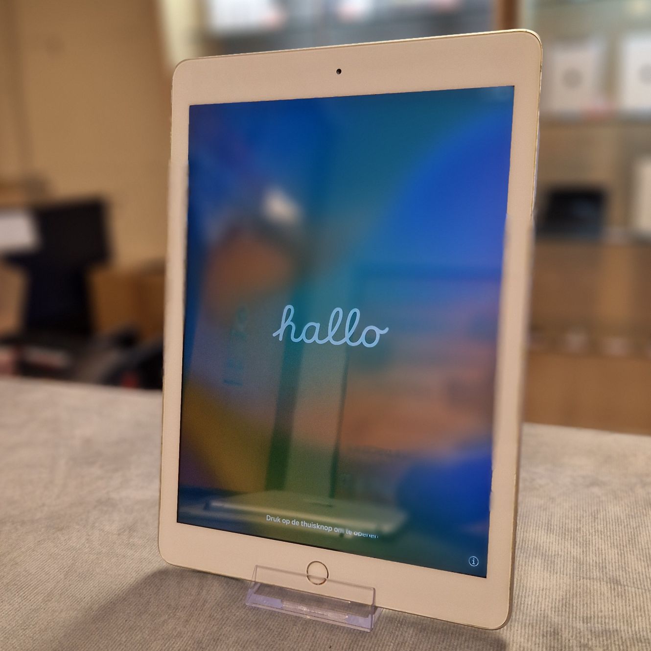 Apple iPad 5th Generation 128GB Accu 100% | Wifi - In Nette Staat