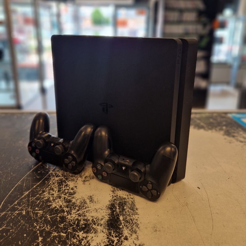 Sony PlayStation 4 Slim 500GB Spelcomputer  Inclusief 2 Controllers - In Nette Staat