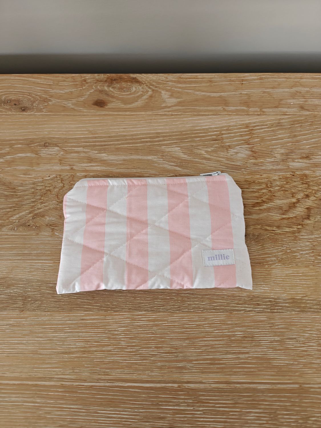Millie plat pouch dikke strepen roze