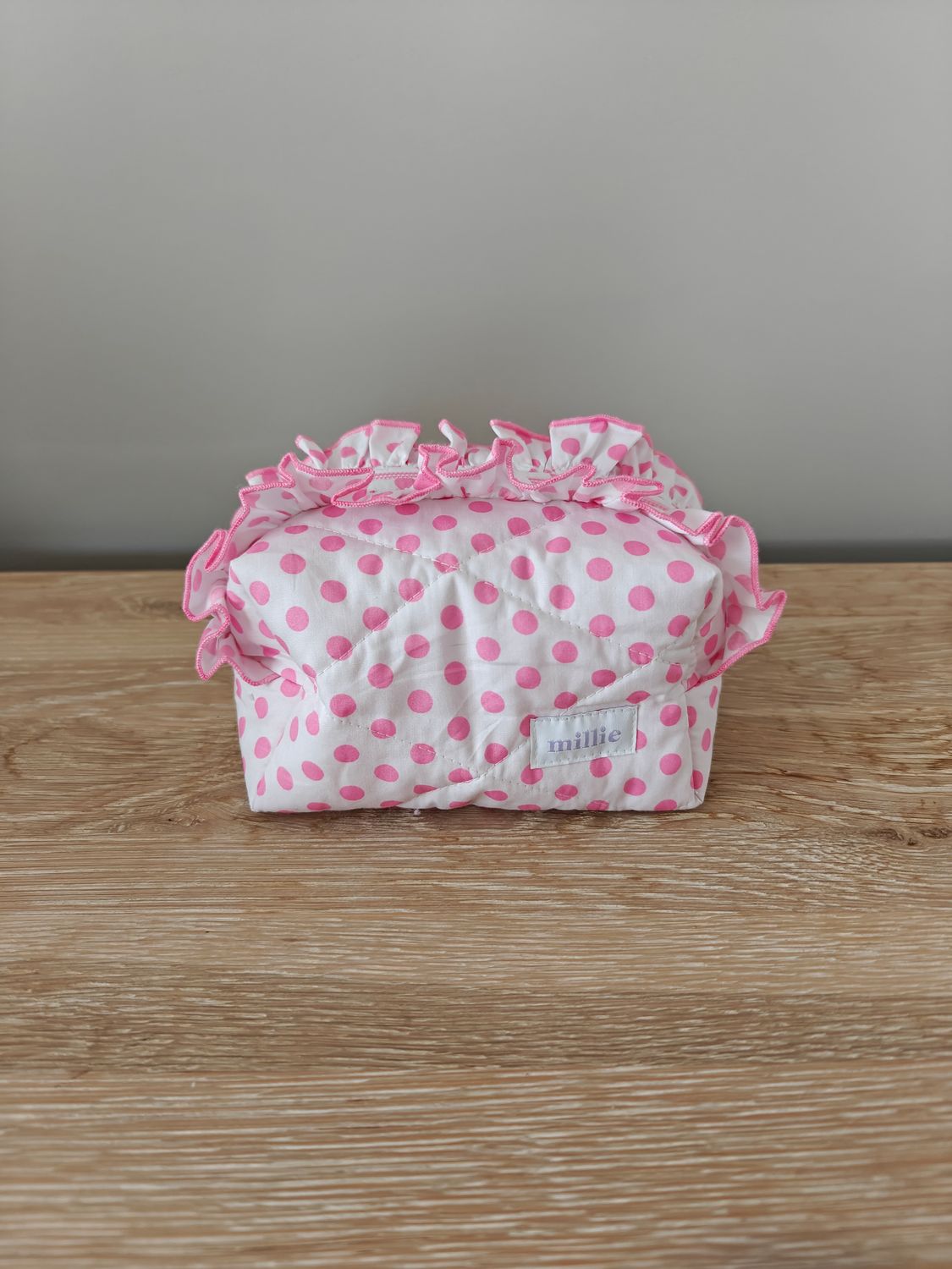 Millie toilettas klein ruffle bolletjes roze