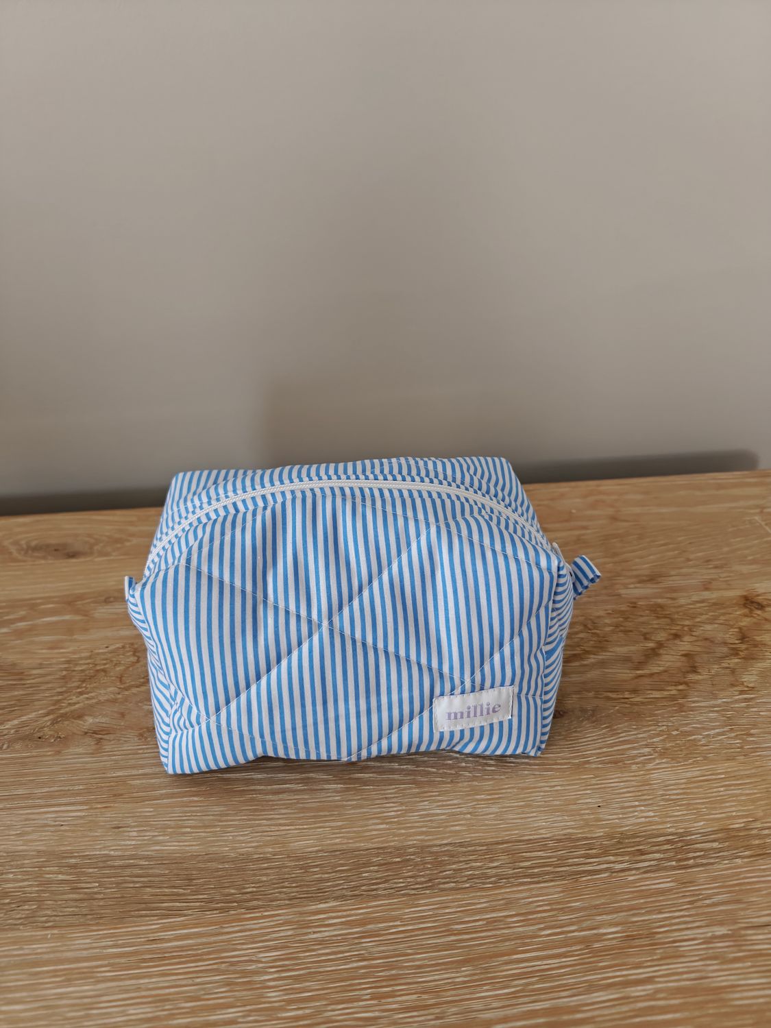 Millie toilettas medium streepjes blauw