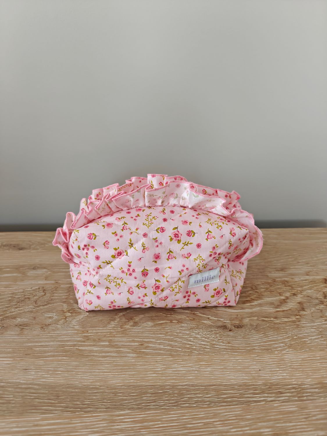 Millie toilettas medium ruffle bloemen