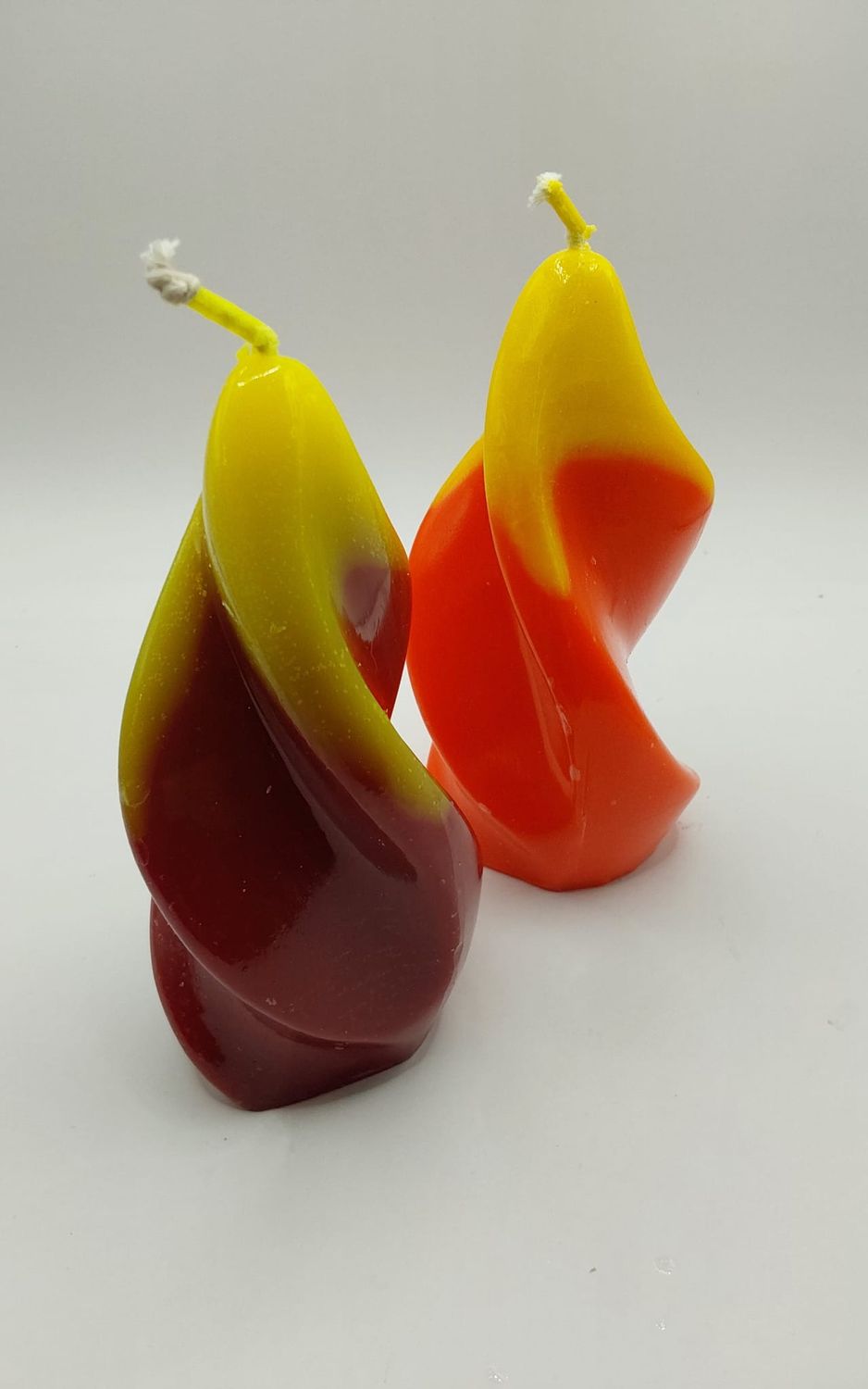 Kerze im Flammen-Design – Individuell in Ihrer Wunschfarbe