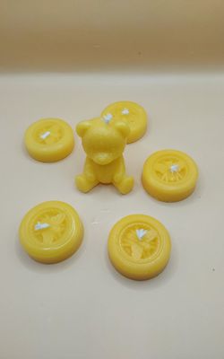 Teelichter und Bärchen aus Bienenwachs