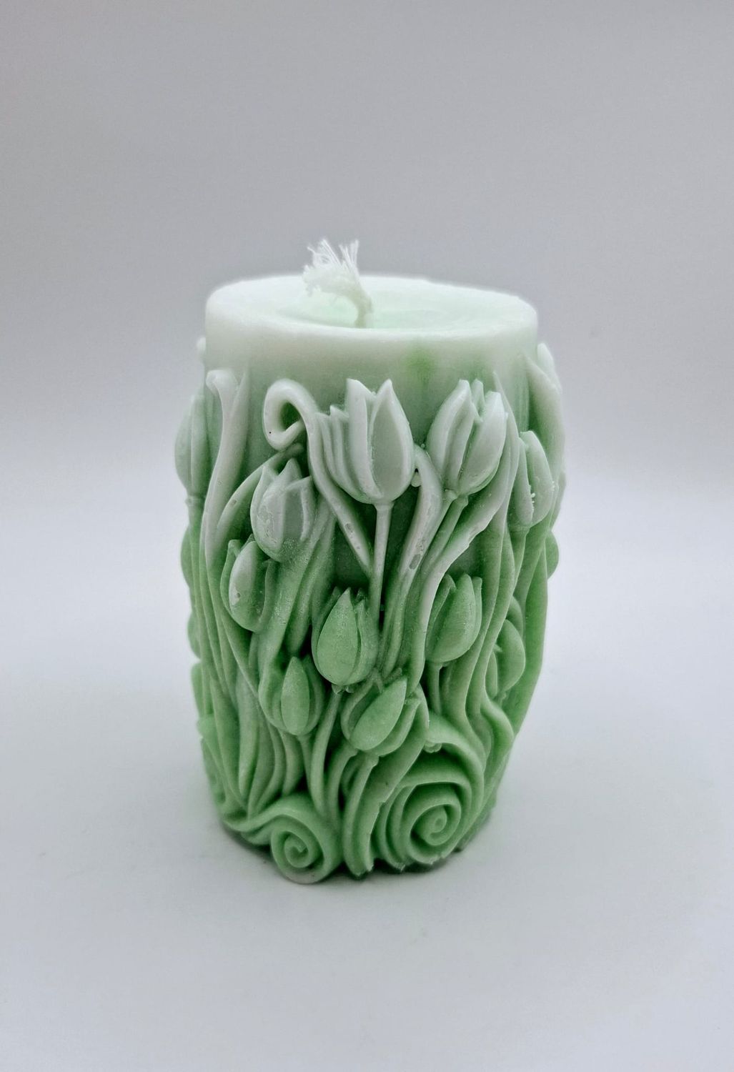 🕯️ Kerze aus natürlichen Materialien mit wunderschöner Tulpen-Deko – ein Hauch Frühling für dein Zuhause