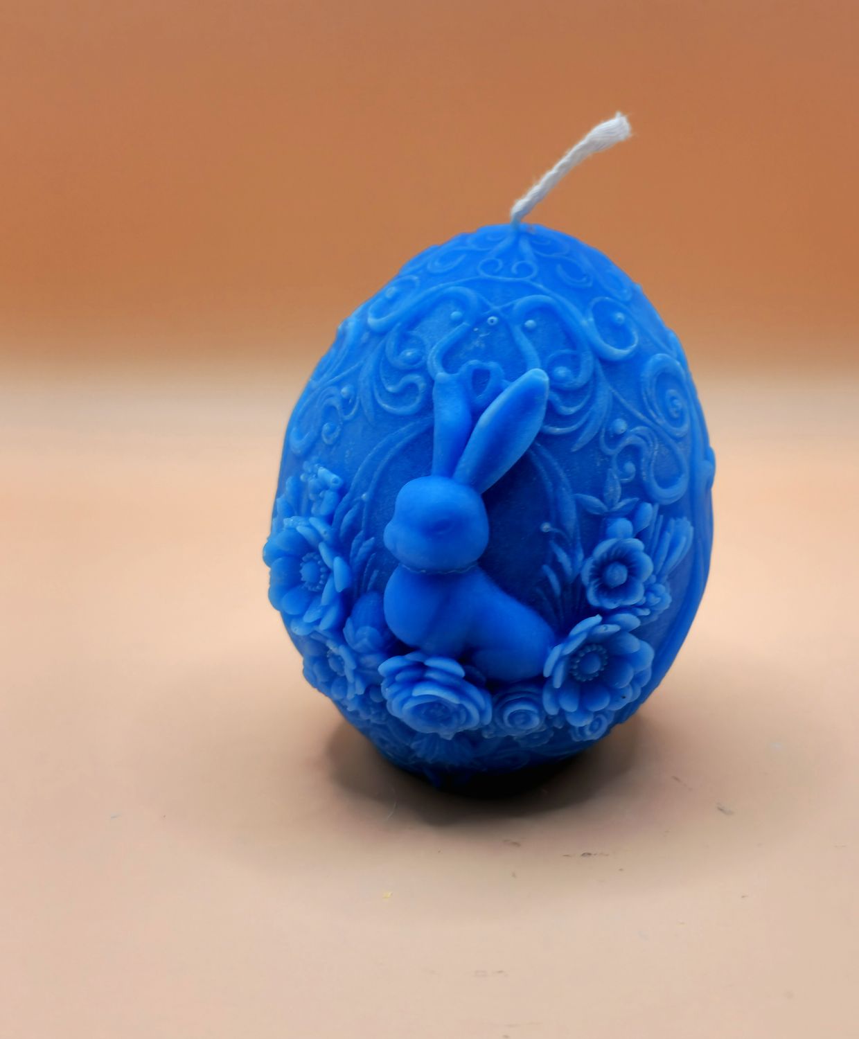 Kleine Ostereikerze mit niedlichen Ostermotiven