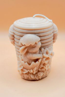 Kleine Kerze mit Osterhasenmotiv – Fröhlicher Lichtakzent zu Ostern