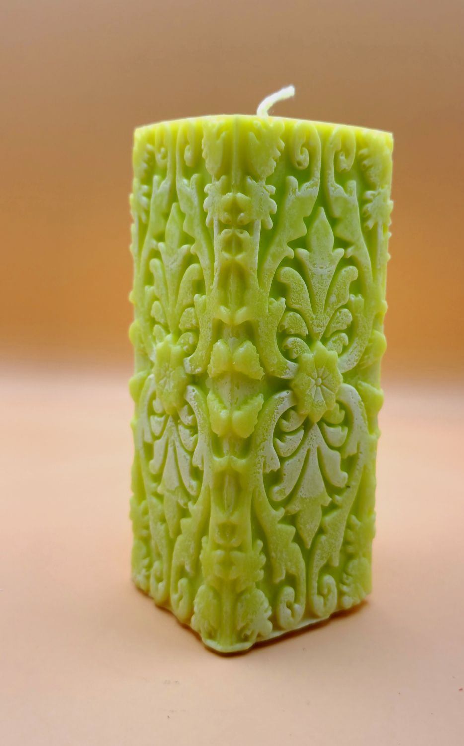 Wunderschöne Kerze mit Ornamenten