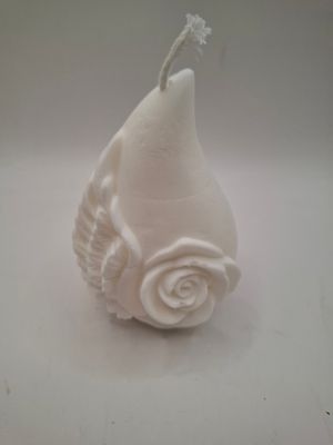 🕯️ Wunderschöne Kerze mit Engelsflügel und Rosenblüte – Symbolische Deko für besondere Momente