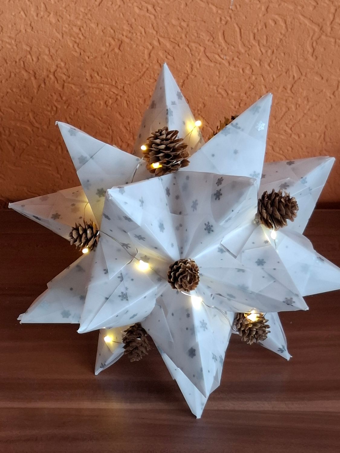 WBA mittelgroßer Bascettastern mit LED Lichterkette