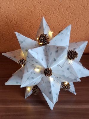 Bascetta‑Stern mit Lichterkette & Deko