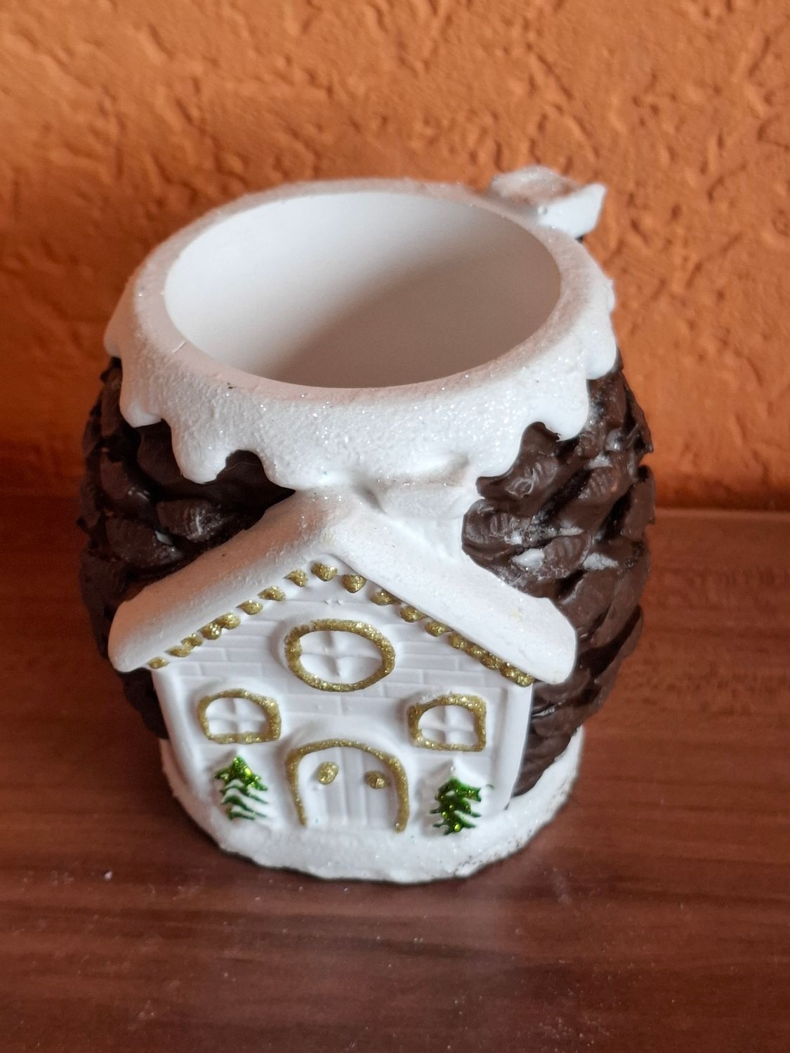 Kleiner weihnachtlicher Topf aus Gips – Festliche Dekoration für Zuhause