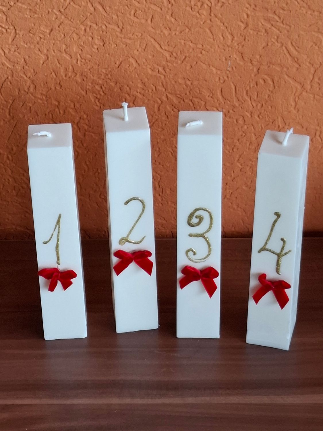 W Weihnachtskerzen für den Advent