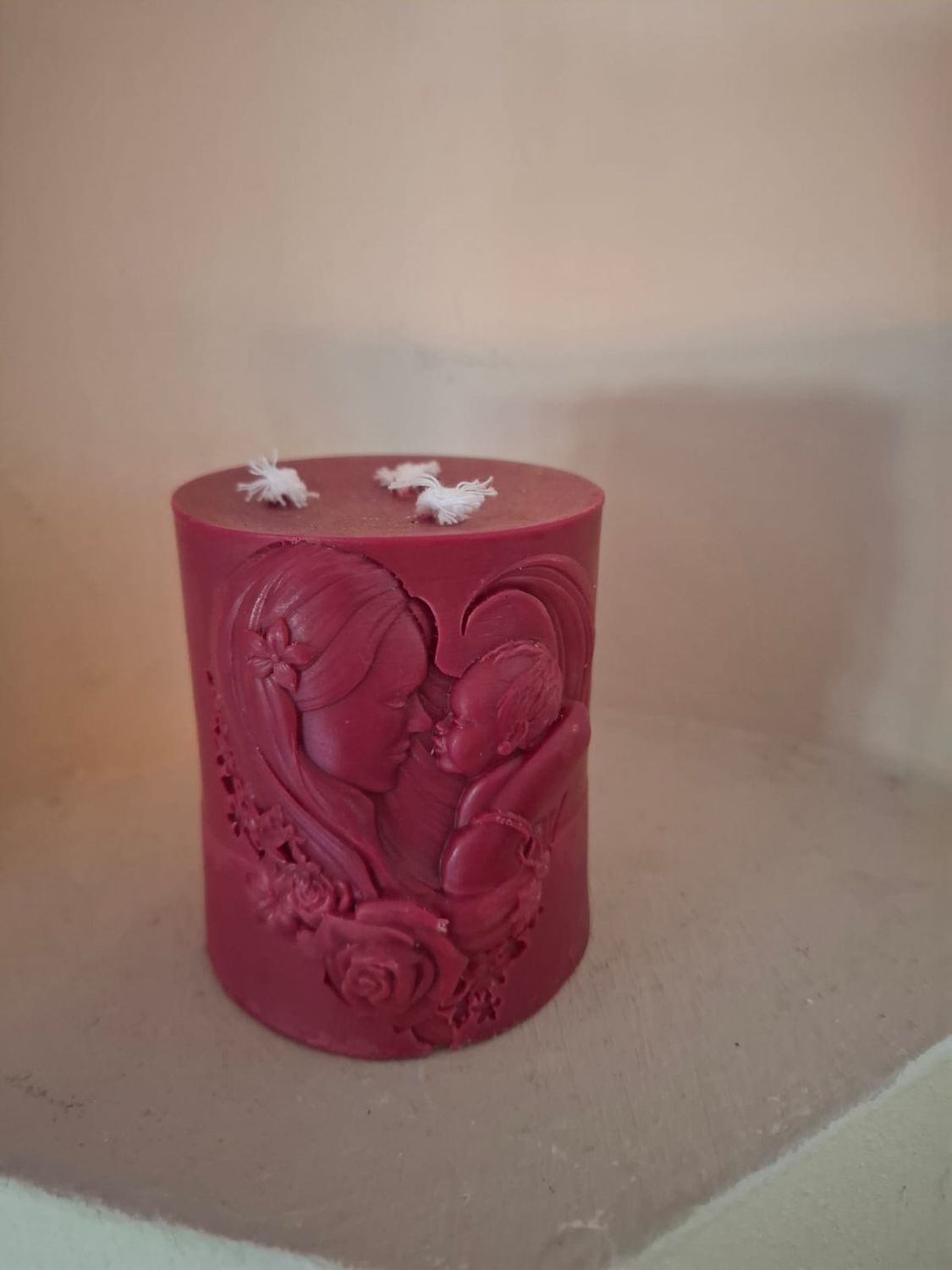 3‑Docht‑Kerze mit Relief „Mutter mit Kind“