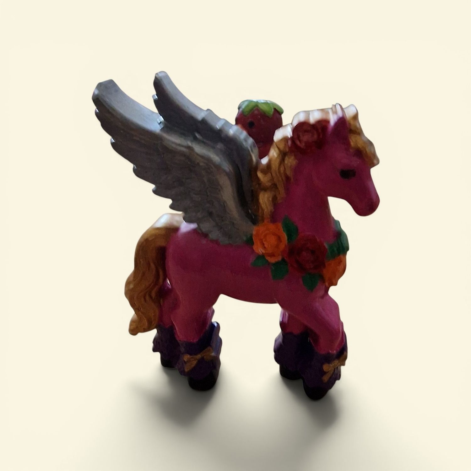 Niedliche Pegasusfigur aus Gips