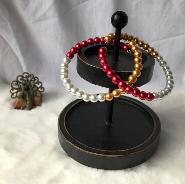 Red, White &amp; Gold Holiday Memory Wire Bracelet – Classic Festive Elegance