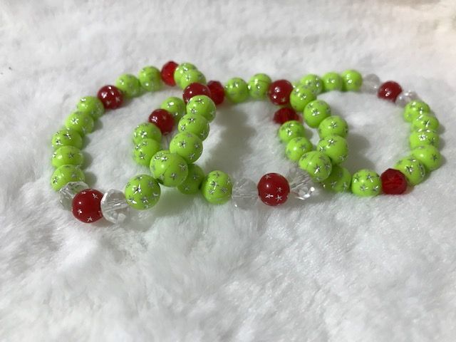 Kids Grinch Green &amp; Red Holiday Stretch Bracelet – Festive Fun for Little Wrists