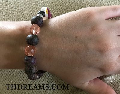 Handpainted Beaded Flamingo Stretch Bracelet – Playful Elegance with Unique Details