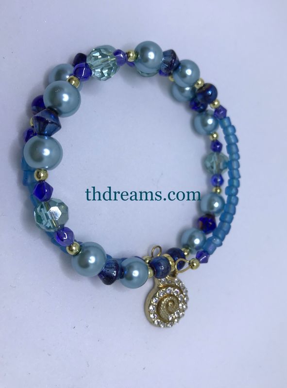 Ocean Blues Memory Wire Bracelet – Coastal Elegance with Seashell Charm