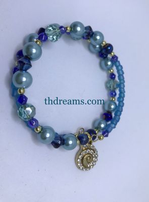 Ocean Blues Memory Wire Bracelet – Coastal Elegance with Seashell Charm