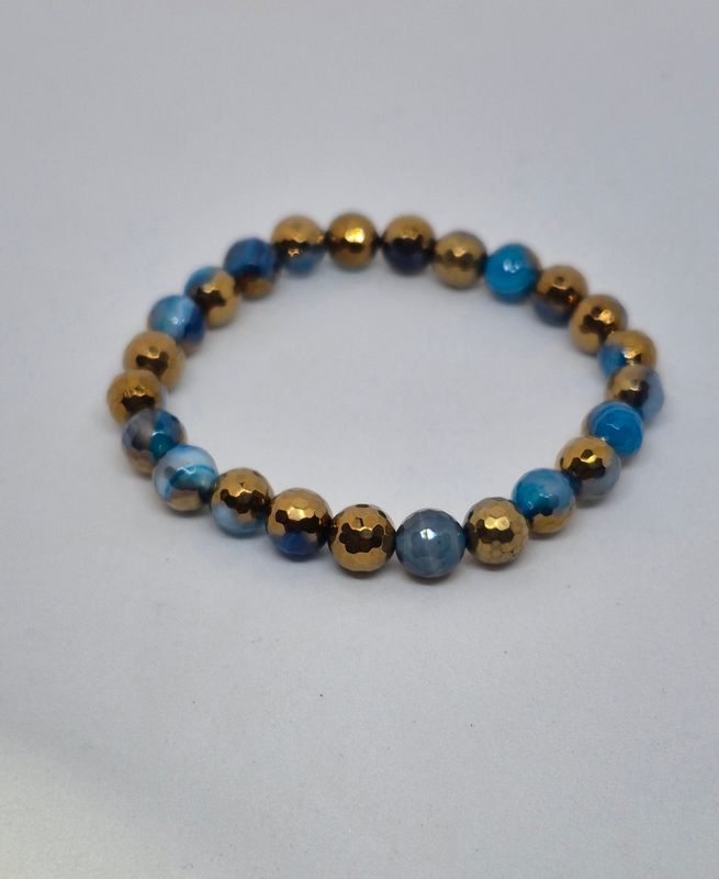 Plated Agate Blue &amp; Gold Stretch Bracelet – Elegant, Unique, and Timeless