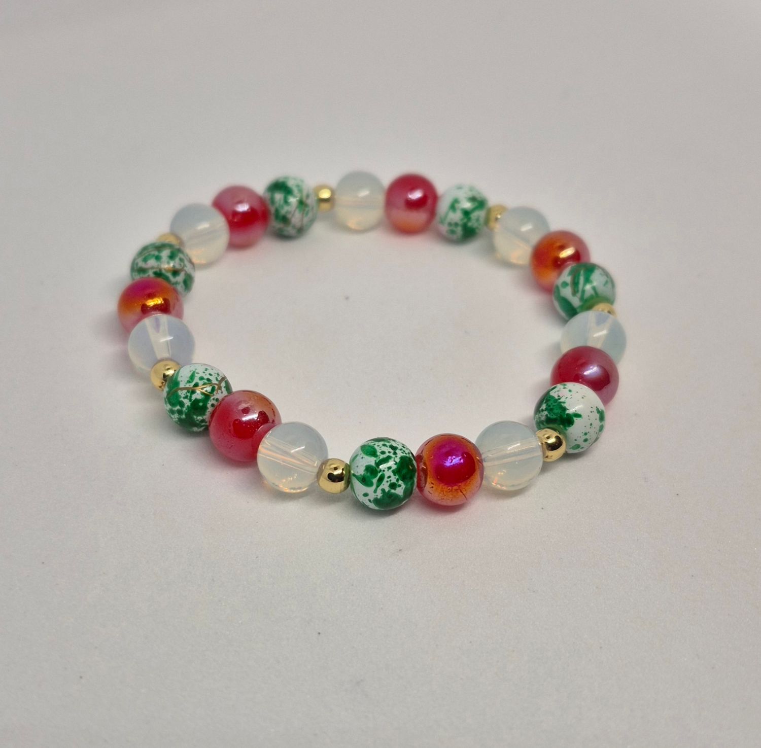 Red, White &amp; Green Stretch Bracelet – Handcrafted Holiday Elegance