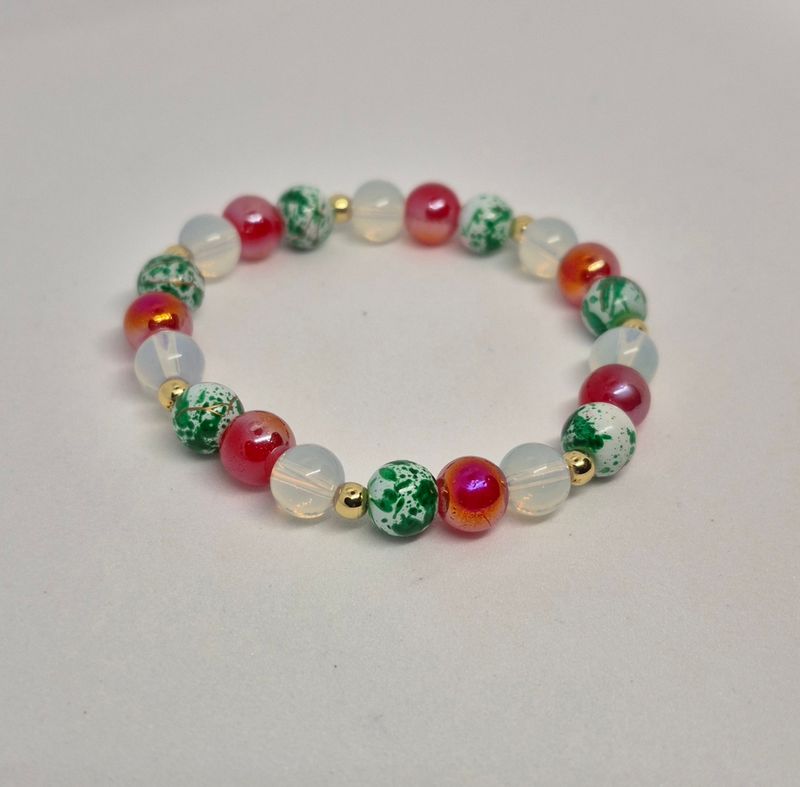 Red, White &amp; Green Stretch Bracelet – Handcrafted Holiday Elegance