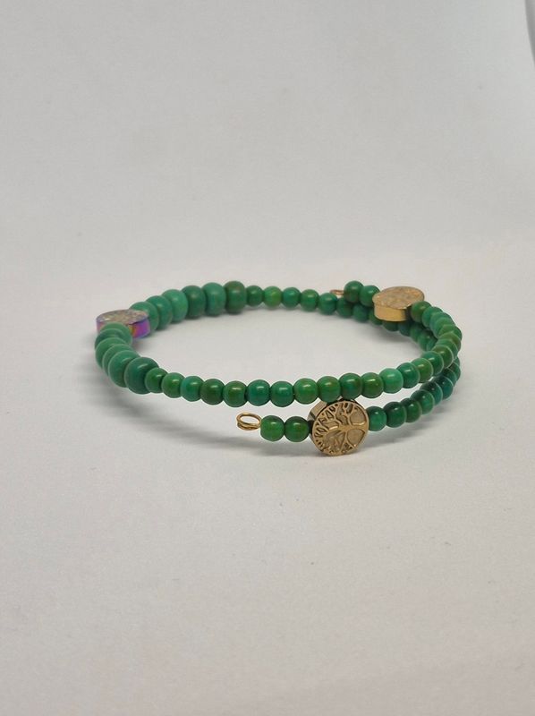Tree of Life Memory Wire Bracelet – Green Magnesite &amp; Gold Charms